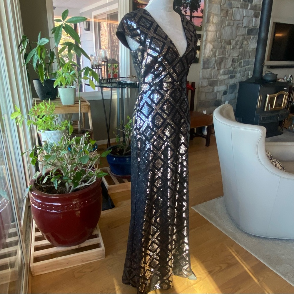 BCBG MaxAzria ♥️Black and Silver Sequined Gown, STUNNING MAXI. NWOT, Perfect ♥️